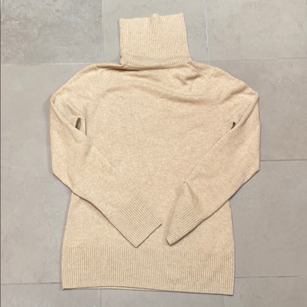 Lightweight cashmere turtleneck sweater